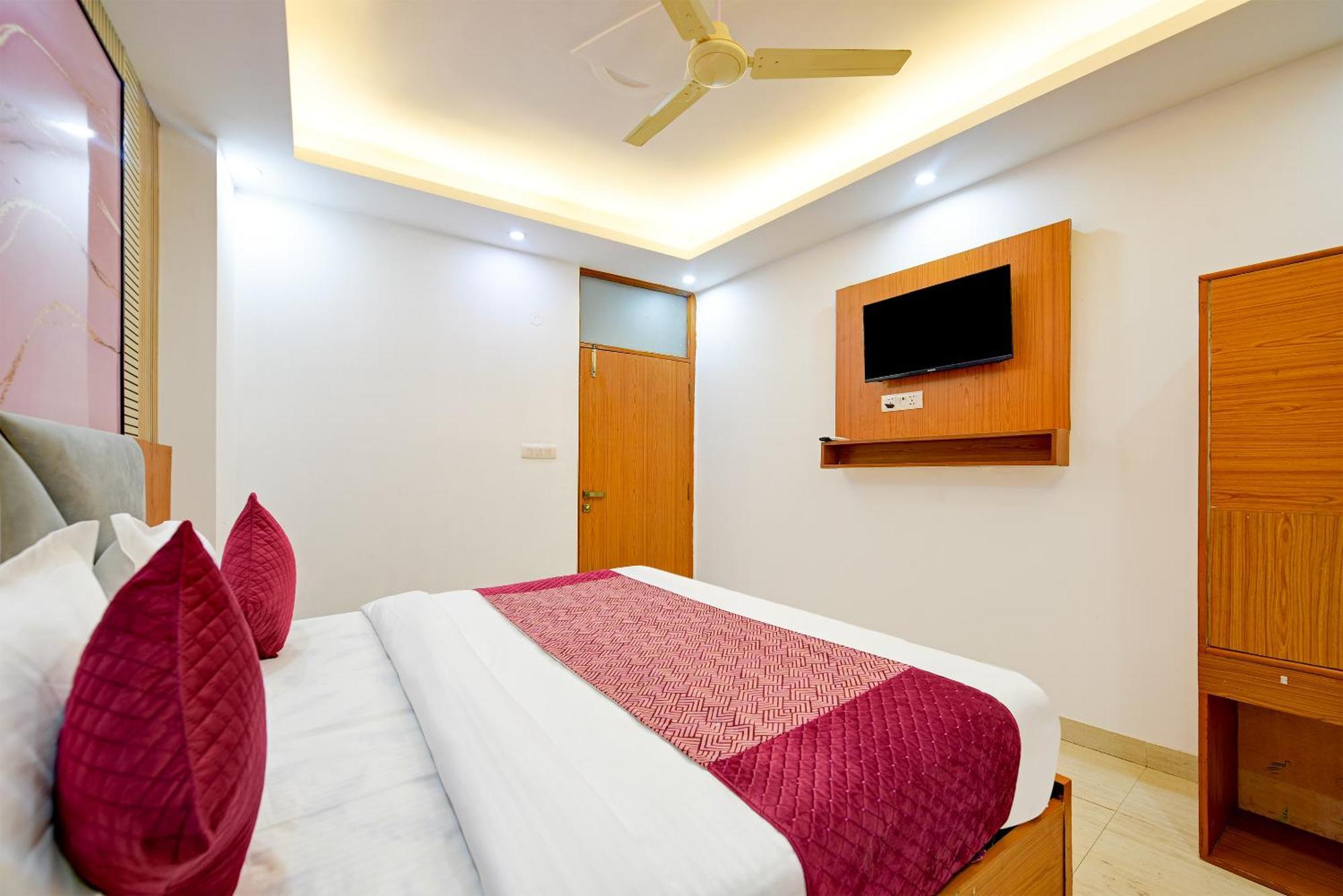 Airport Hotel Kiara - New Delhi Airport Esterno foto