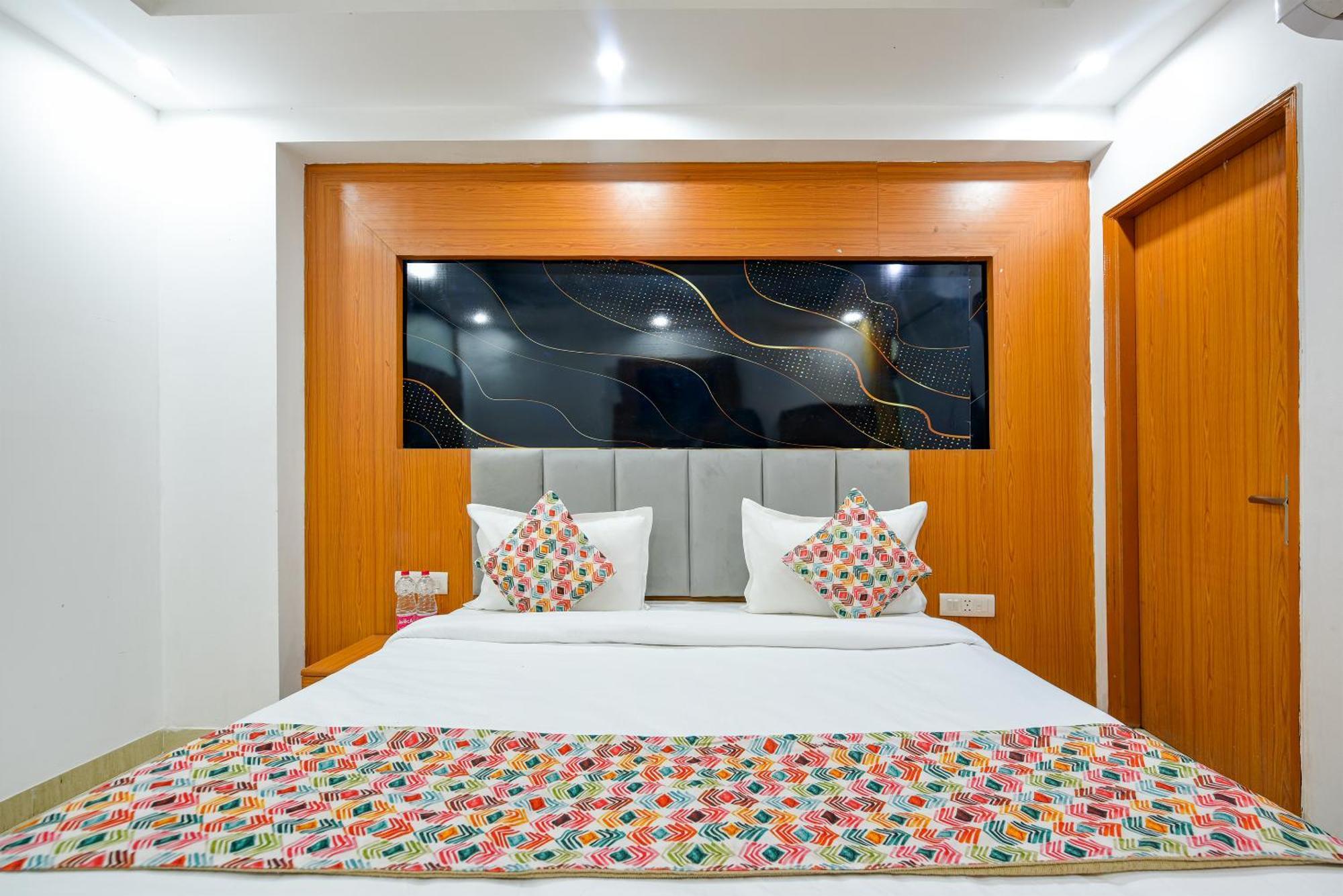 Airport Hotel Kiara - New Delhi Airport Esterno foto