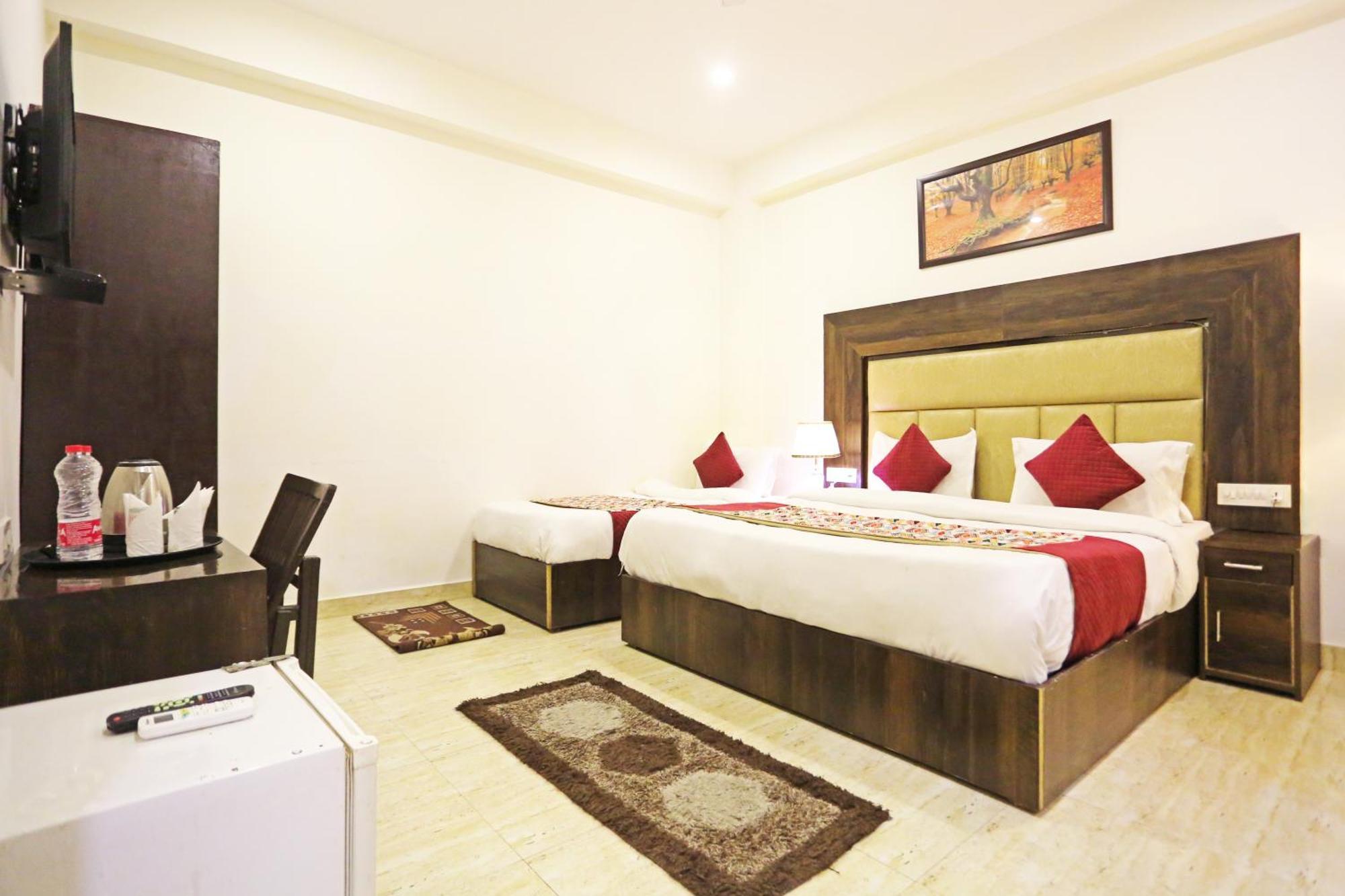 Airport Hotel Kiara - New Delhi Airport Esterno foto