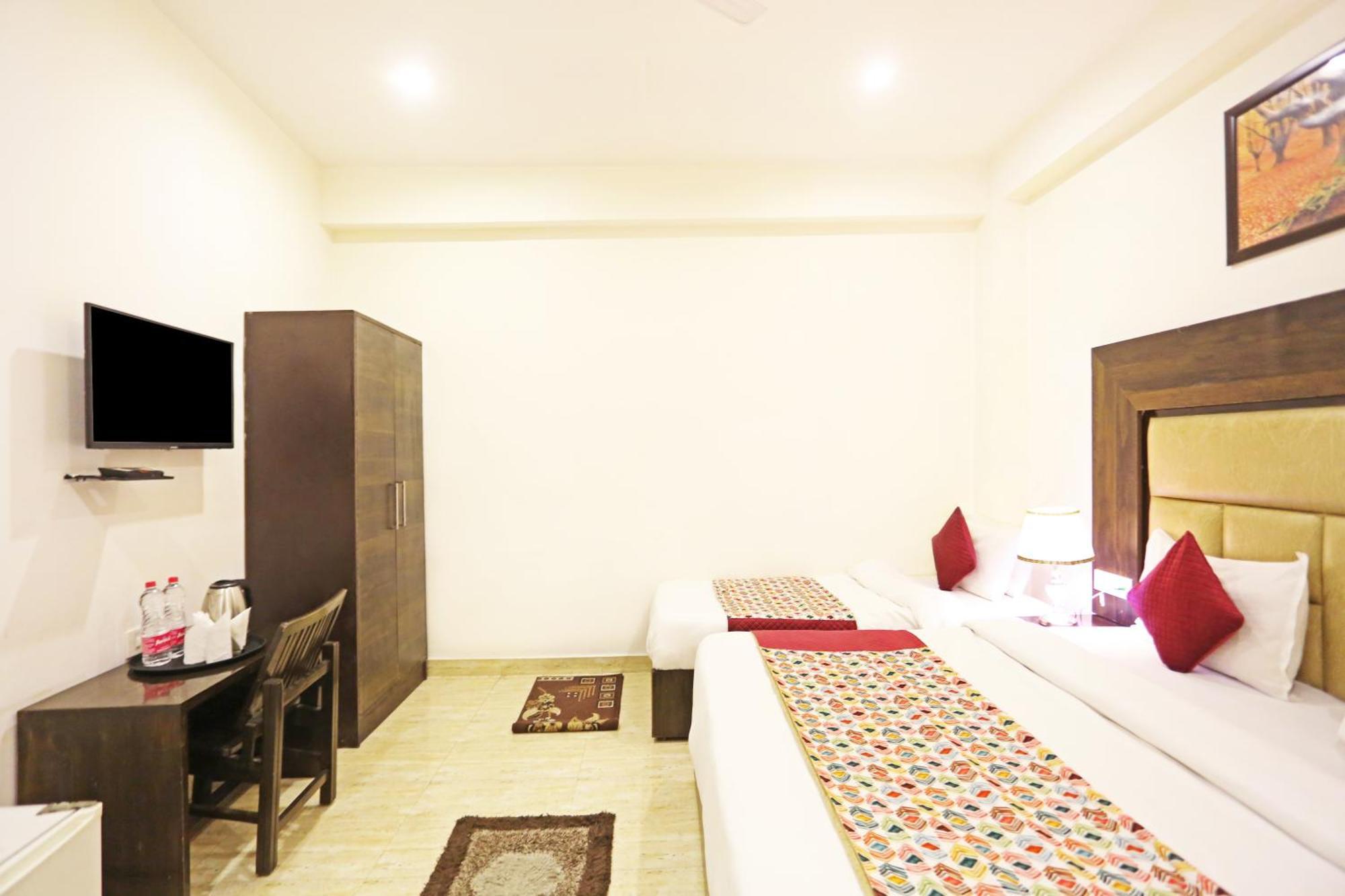 Airport Hotel Kiara - New Delhi Airport Esterno foto
