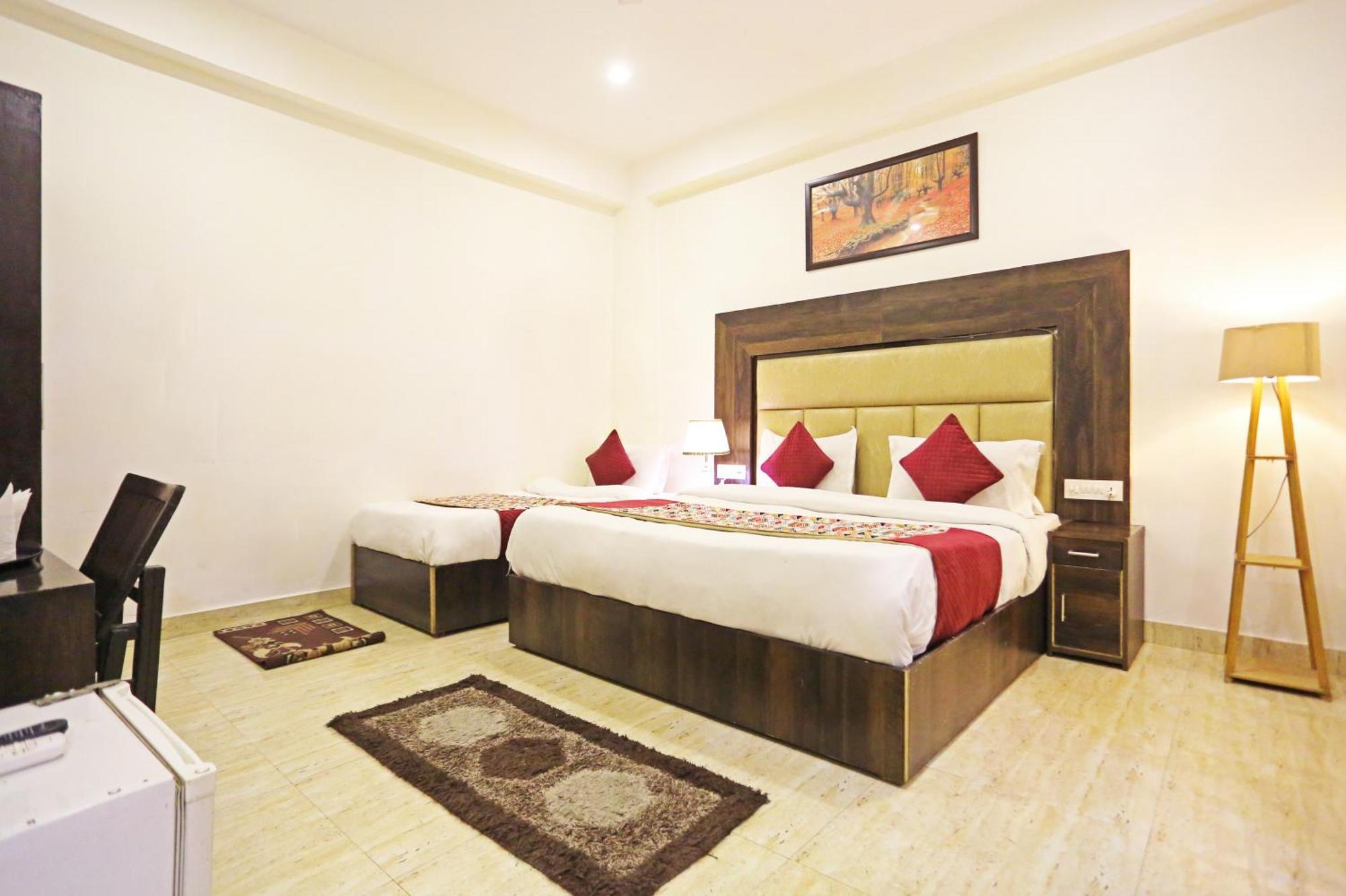Airport Hotel Kiara - New Delhi Airport Esterno foto