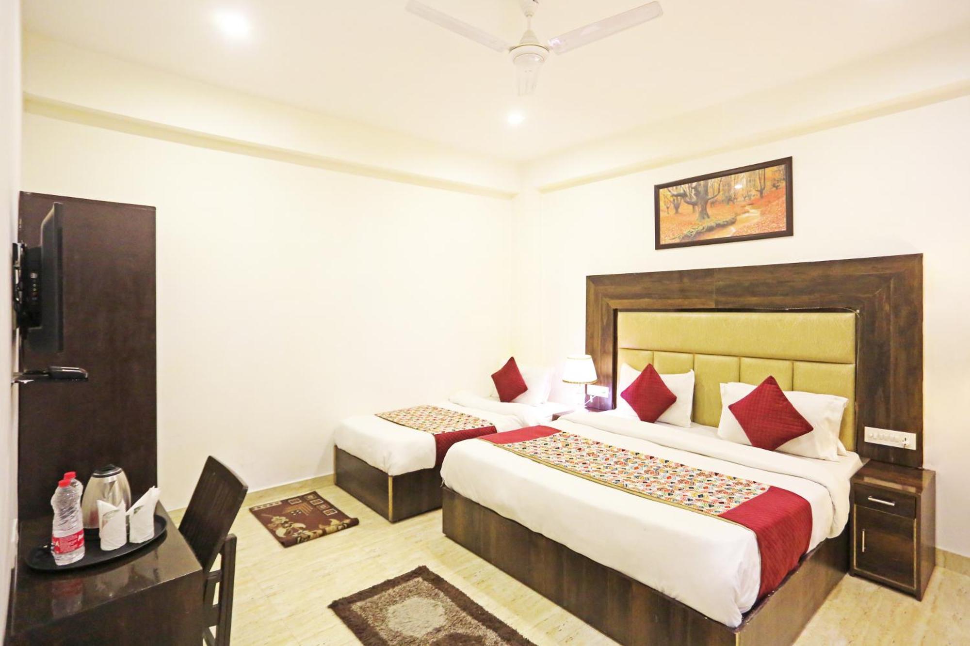 Airport Hotel Kiara - New Delhi Airport Esterno foto