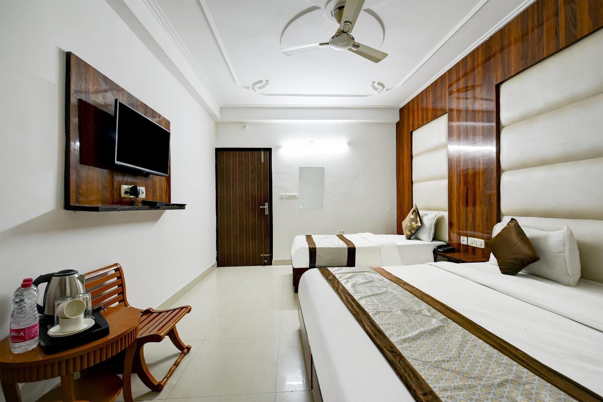 Airport Hotel Kiara - New Delhi Airport Esterno foto