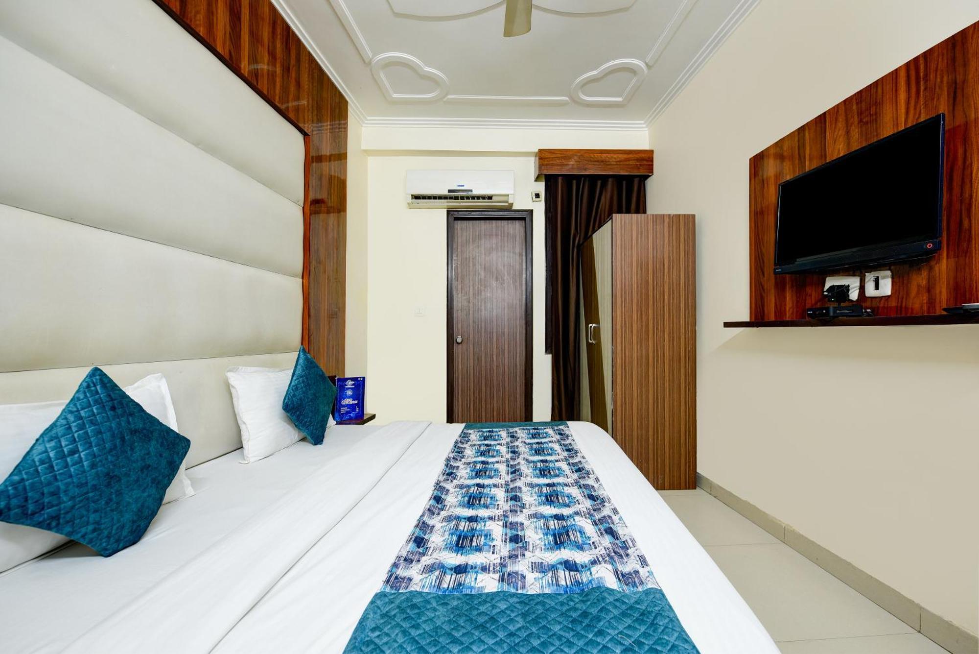 Airport Hotel Kiara - New Delhi Airport Esterno foto