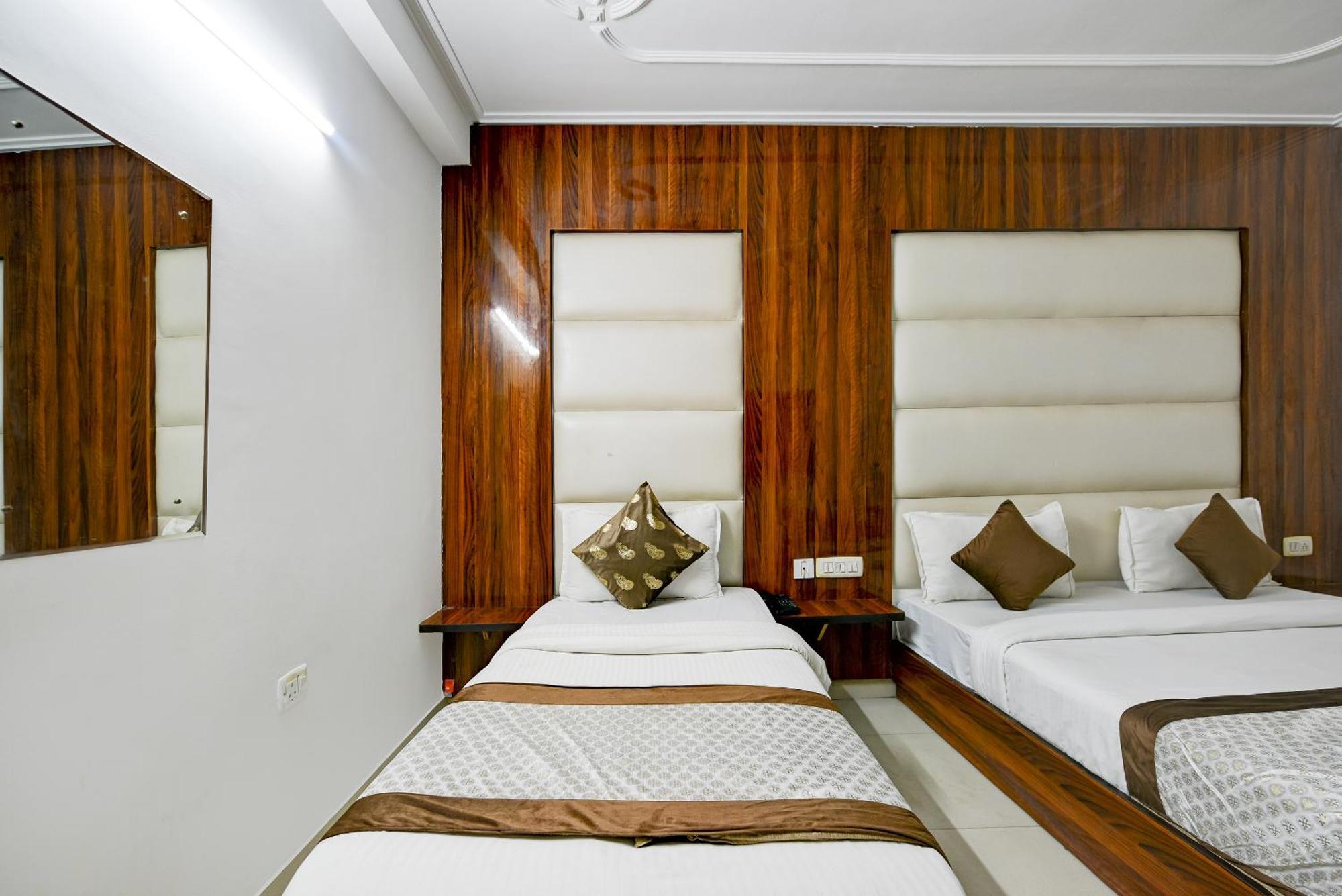 Airport Hotel Kiara - New Delhi Airport Esterno foto
