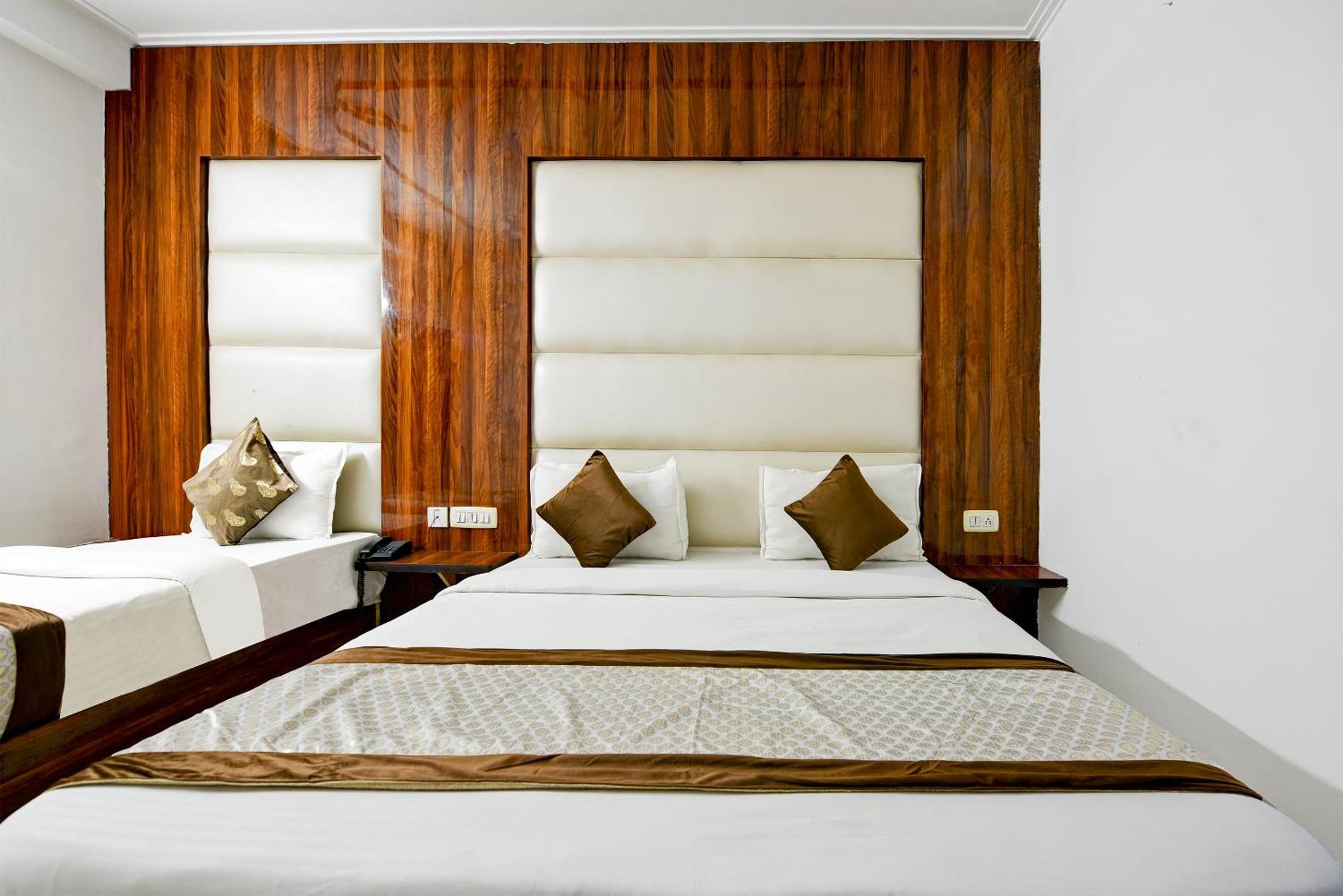 Airport Hotel Kiara - New Delhi Airport Esterno foto