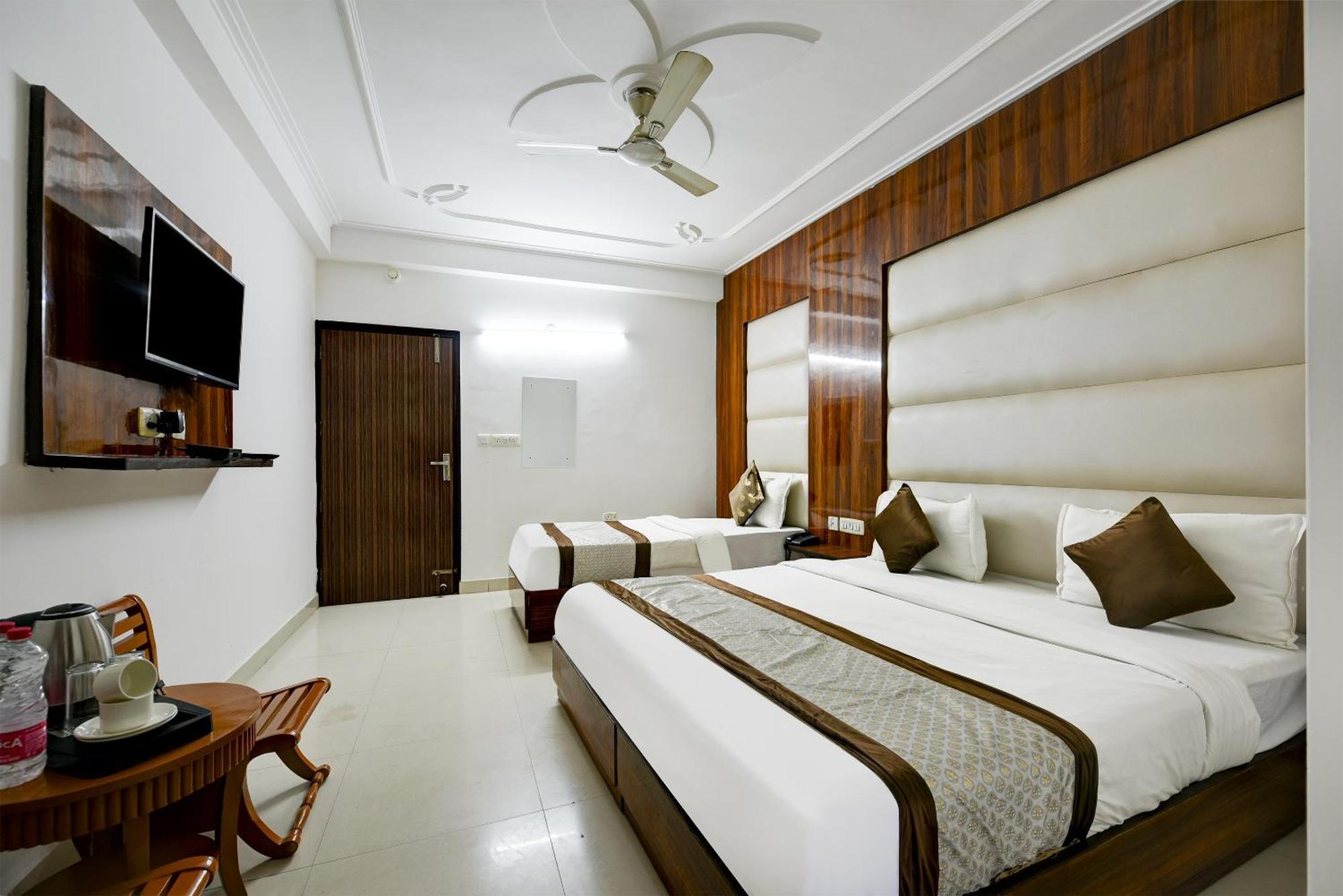 Airport Hotel Kiara - New Delhi Airport Esterno foto