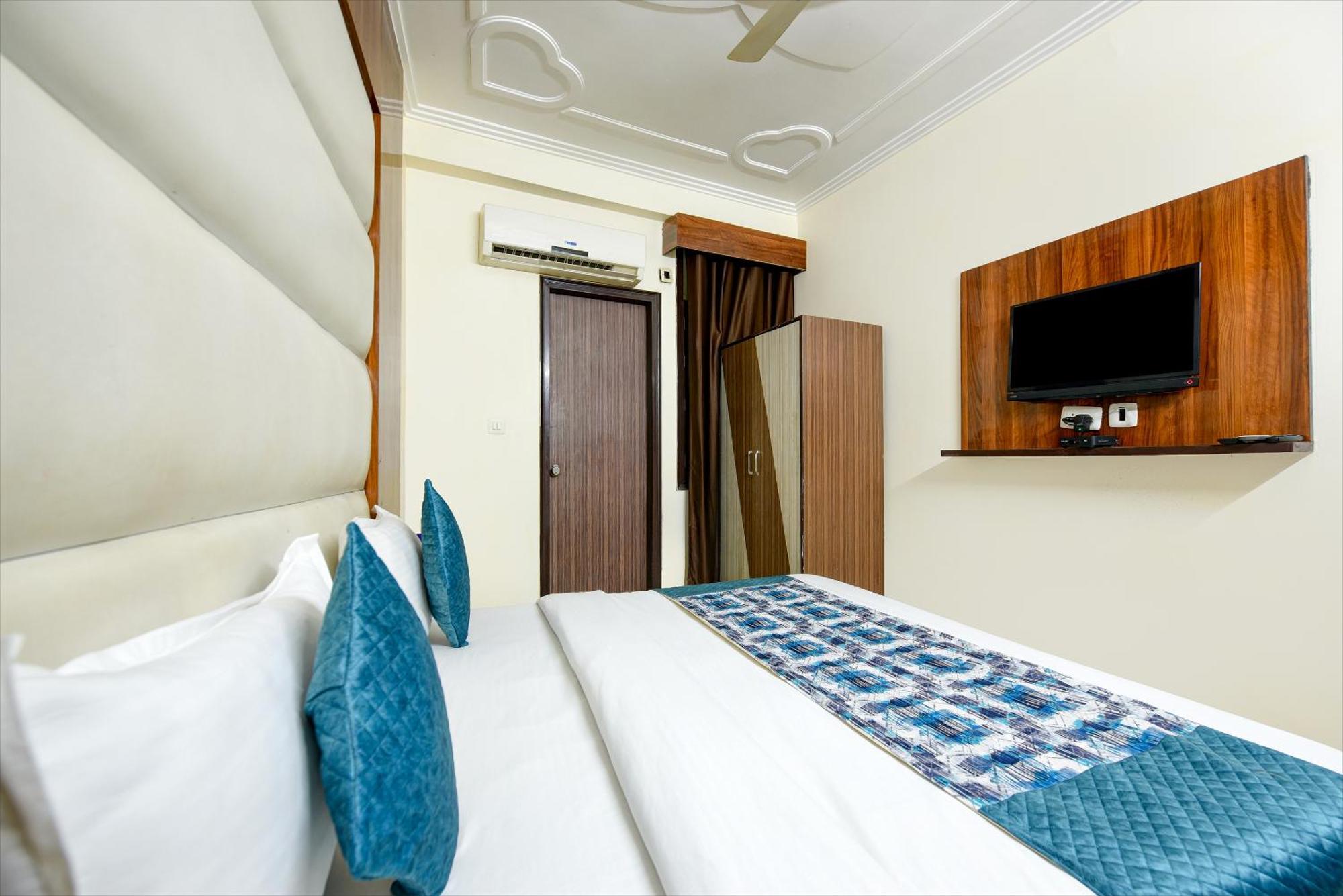 Airport Hotel Kiara - New Delhi Airport Esterno foto