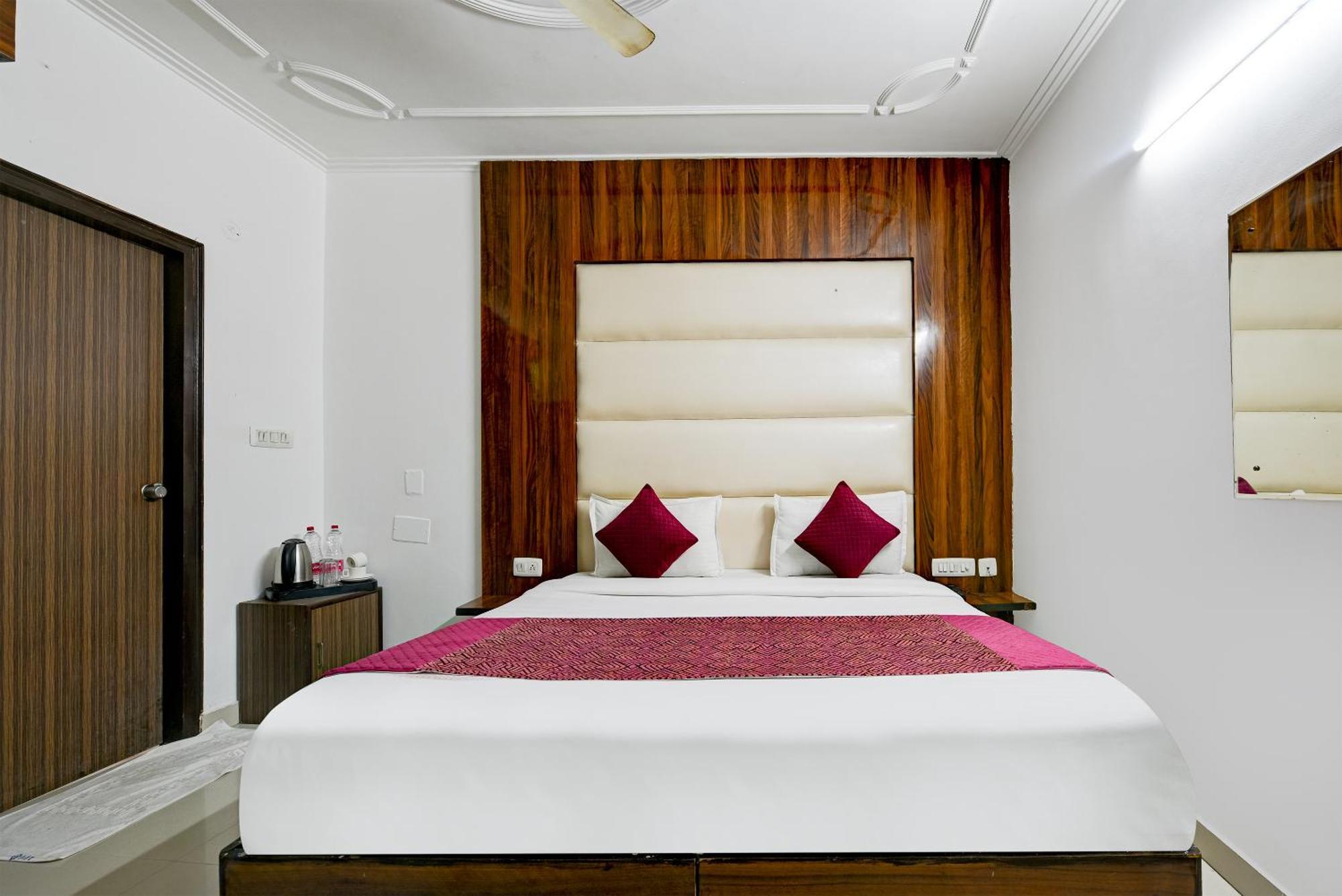 Airport Hotel Kiara - New Delhi Airport Esterno foto
