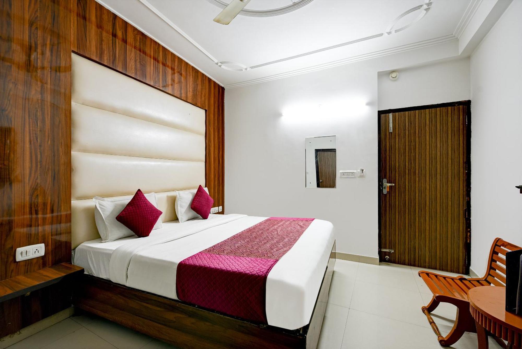 Airport Hotel Kiara - New Delhi Airport Esterno foto