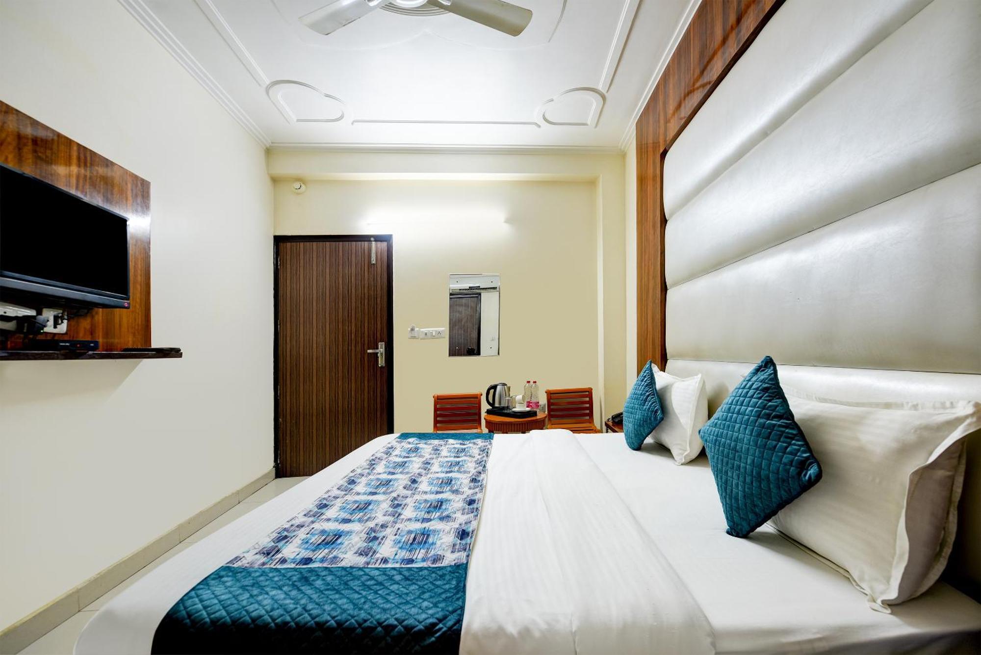 Airport Hotel Kiara - New Delhi Airport Esterno foto